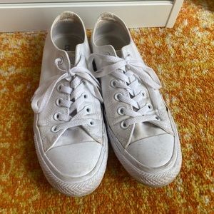 Short top white Converse